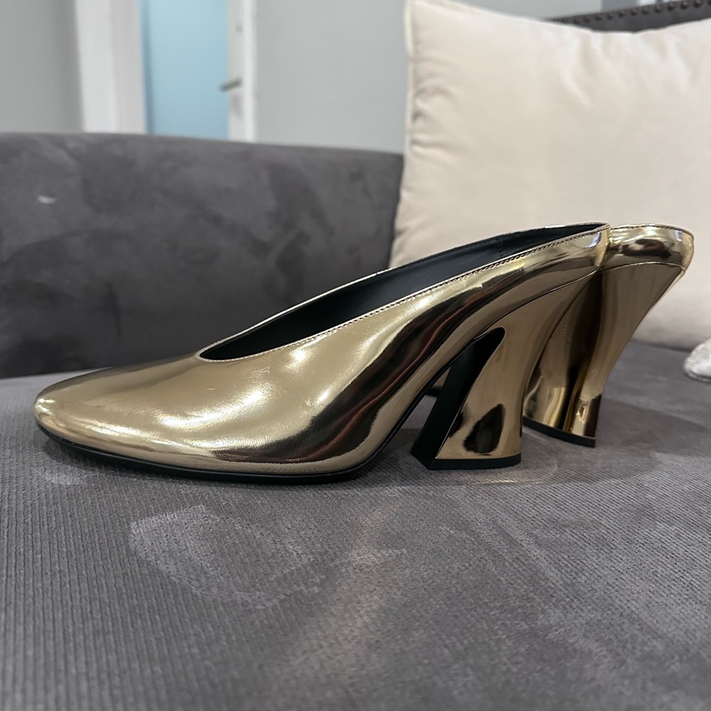 Givenchy Sculpted heeled mules in mirror effect leather - Picture 10 of 17